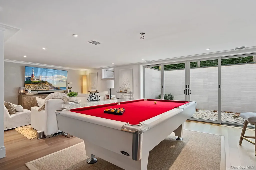 54 Glade Road East Hampton NY 11937