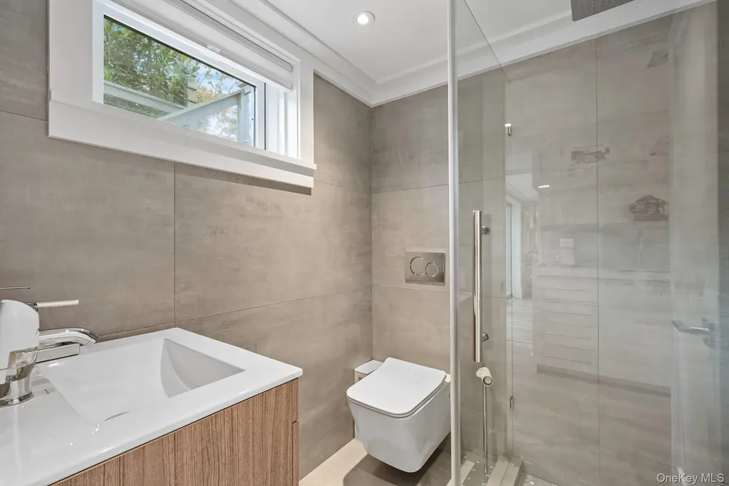 54 Glade Road East Hampton NY 11937