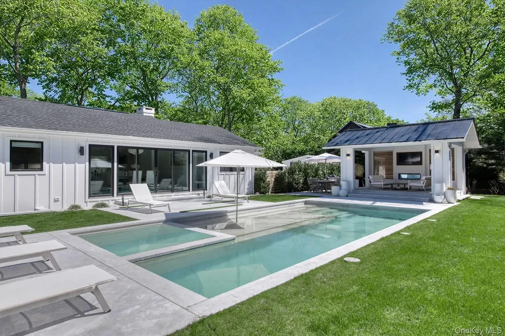 54 Glade Road East Hampton NY 11937
