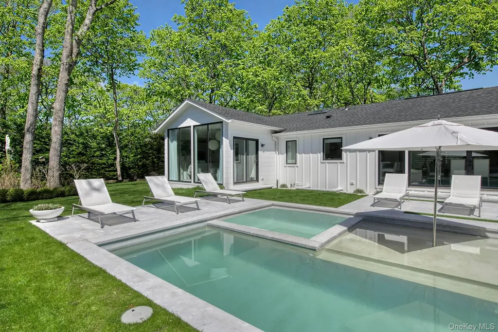 54 Glade Road East Hampton NY 11937