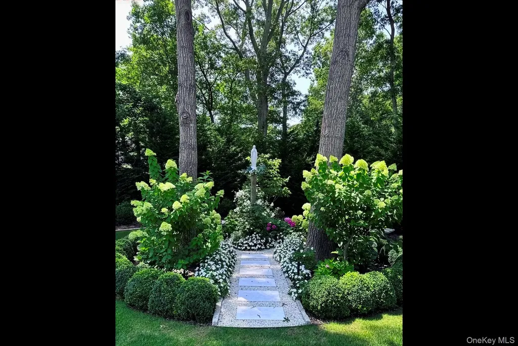 54 Glade Road East Hampton NY 11937