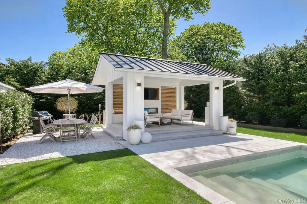 54 Glade Road East Hampton NY 11937