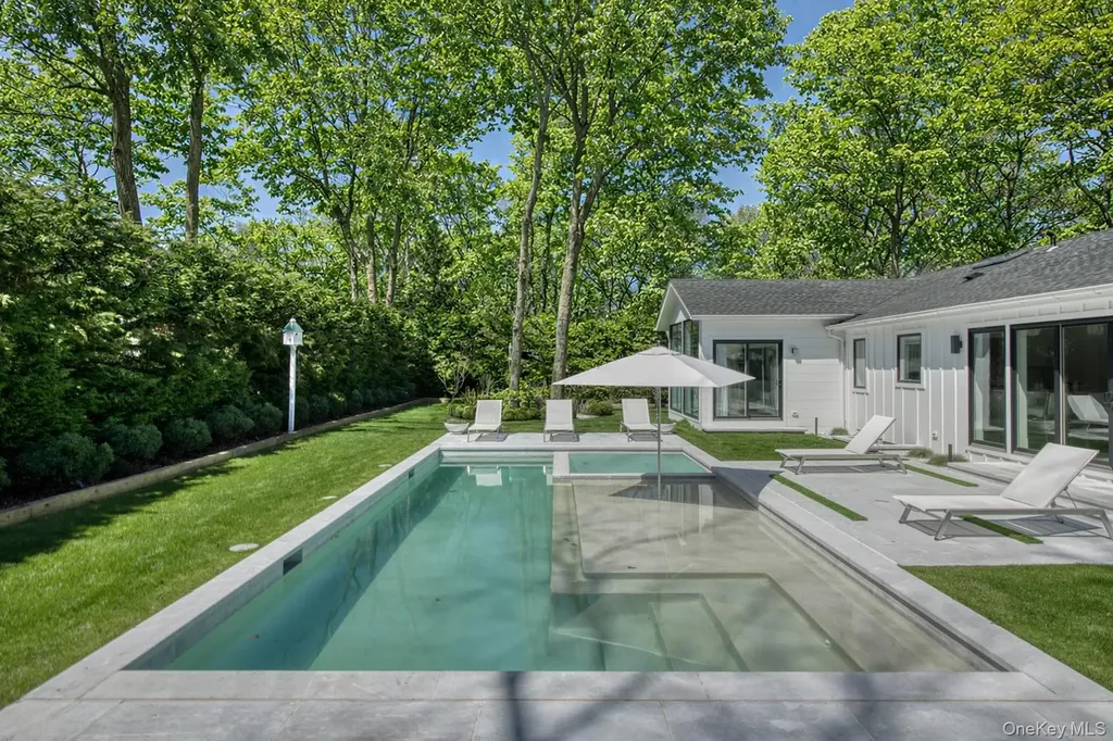 54 Glade Road East Hampton NY 11937
