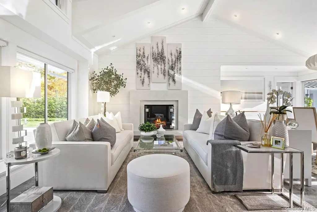 54 Glade Road East Hampton NY 11937