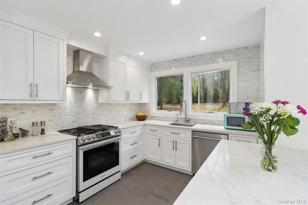 27 Ely Brook Road East Hampton NY 11937