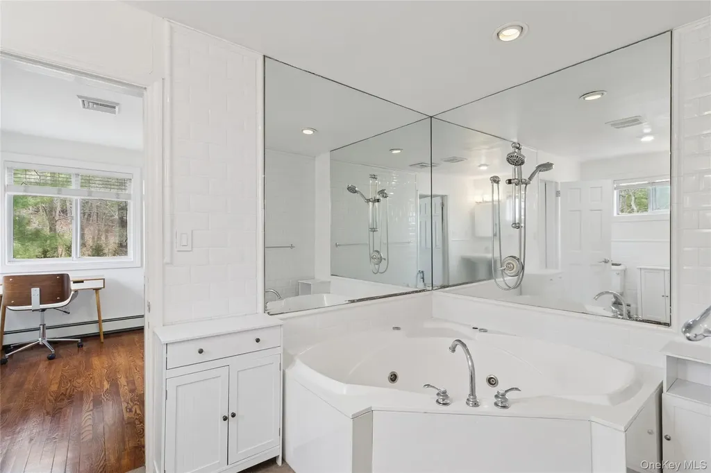 27 Ely Brook Road East Hampton NY 11937