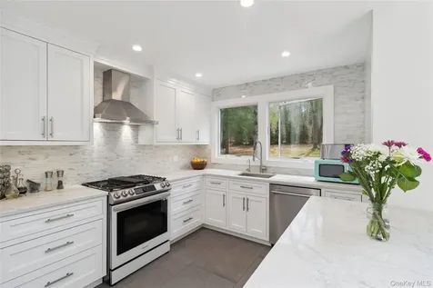 27 Ely Brook Road East Hampton NY 11937