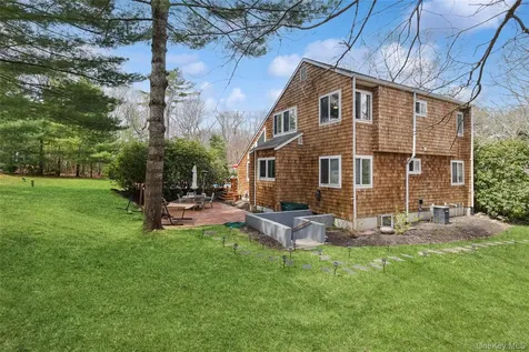 27 Ely Brook Road East Hampton NY 11937
