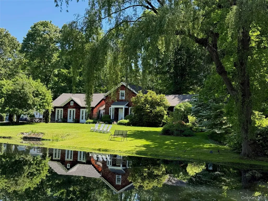 20 Taintor Way Millbrook NY 12545