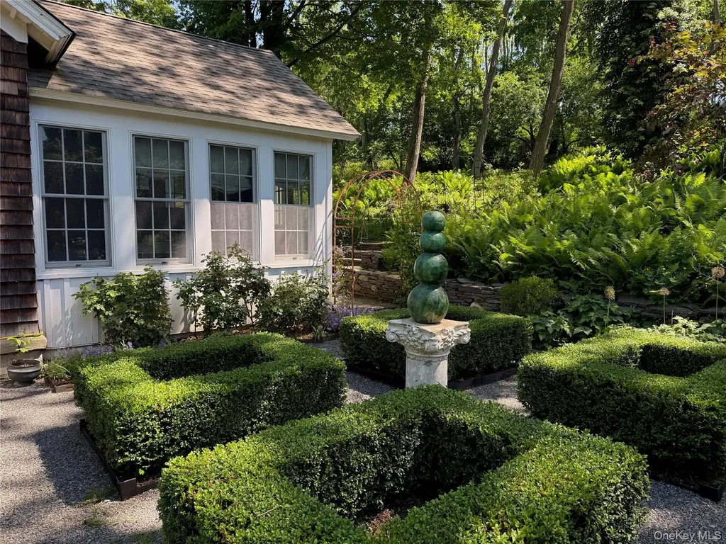 20 Taintor Way Millbrook NY 12545
