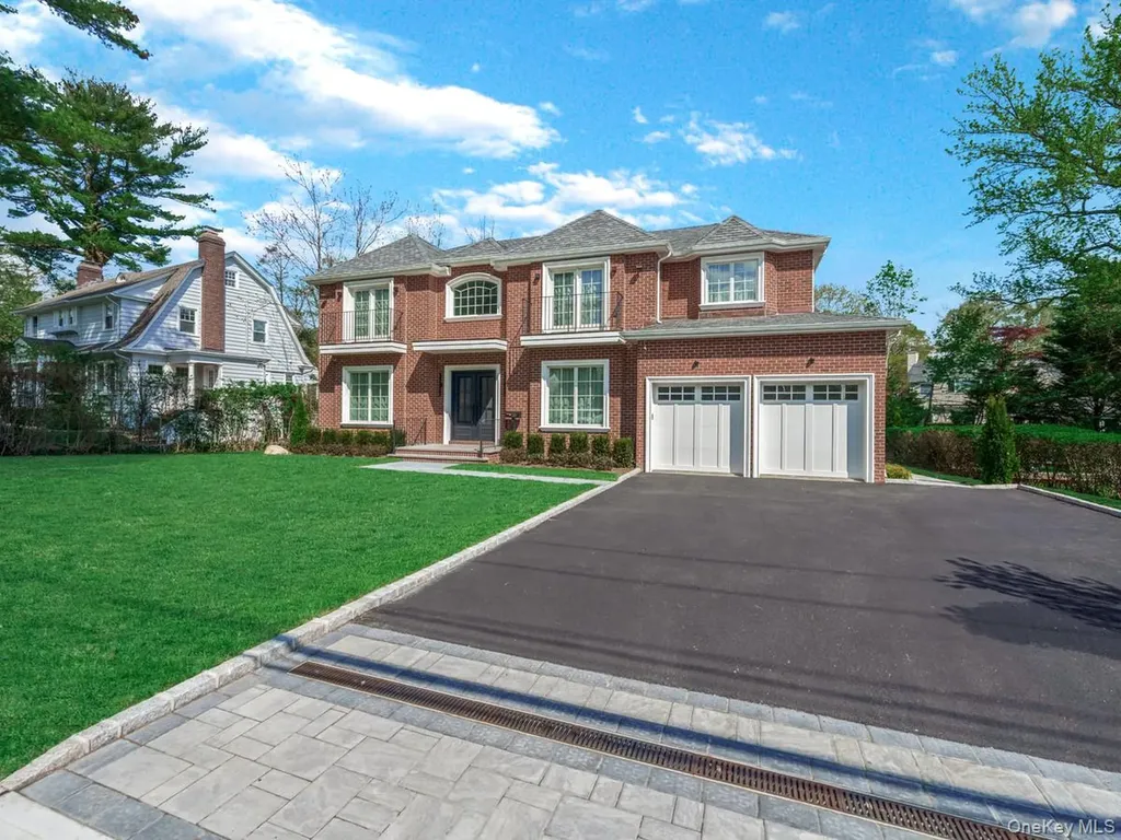 235 Schenck Avenue Great Neck NY 11021