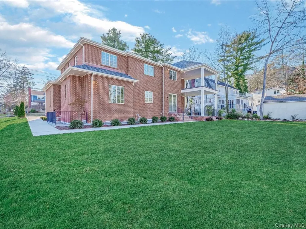 235 Schenck Avenue Great Neck NY 11021