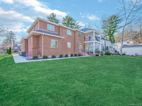 235 Schenck Avenue Great Neck NY 11021