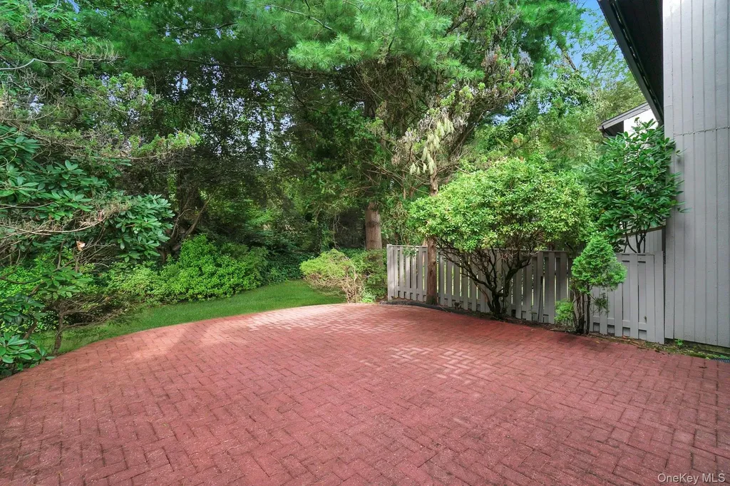 23 Meadowood Drive Jericho NY 11753