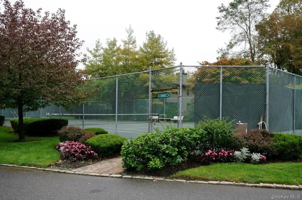 23 Meadowood Drive Jericho NY 11753