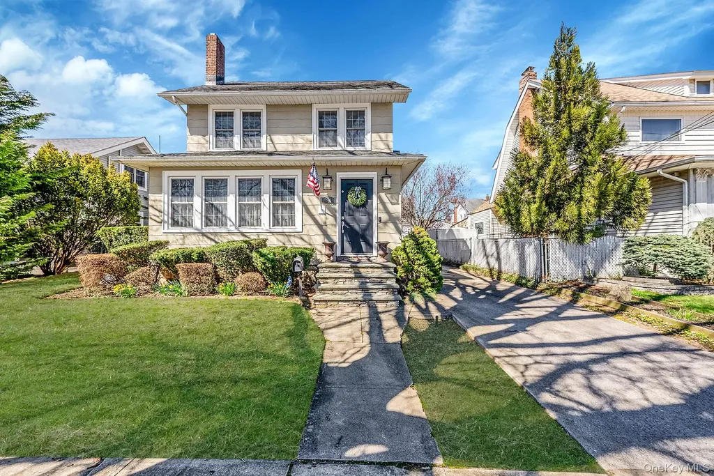 33 Harding Avenue Lynbrook NY 11563