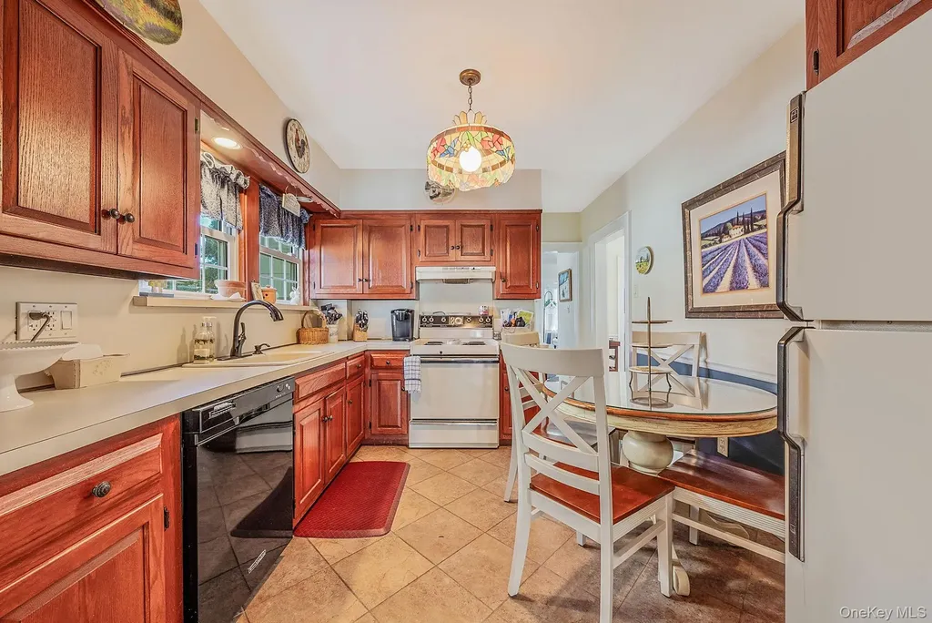 33 Harding Avenue Lynbrook NY 11563