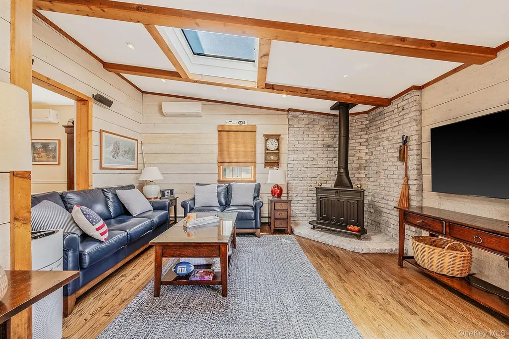 33 Harding Avenue Lynbrook NY 11563
