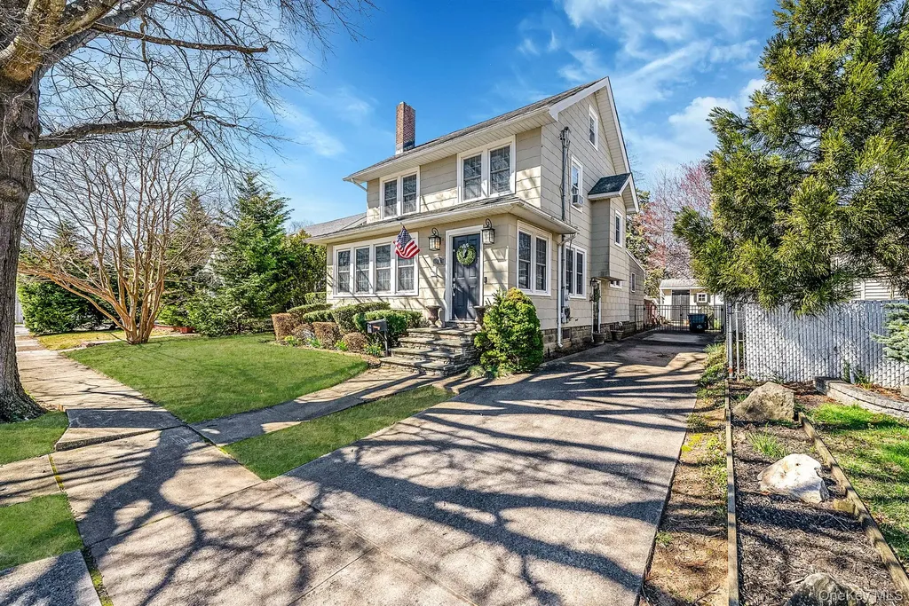 33 Harding Avenue Lynbrook NY 11563