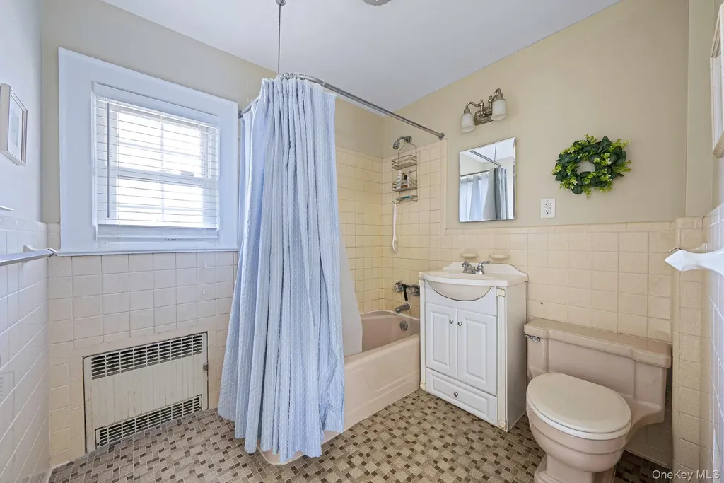 33 Harding Avenue Lynbrook NY 11563