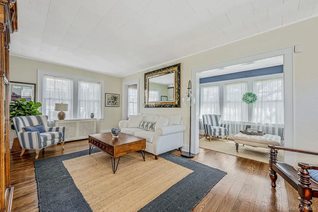 33 Harding Avenue Lynbrook NY 11563
