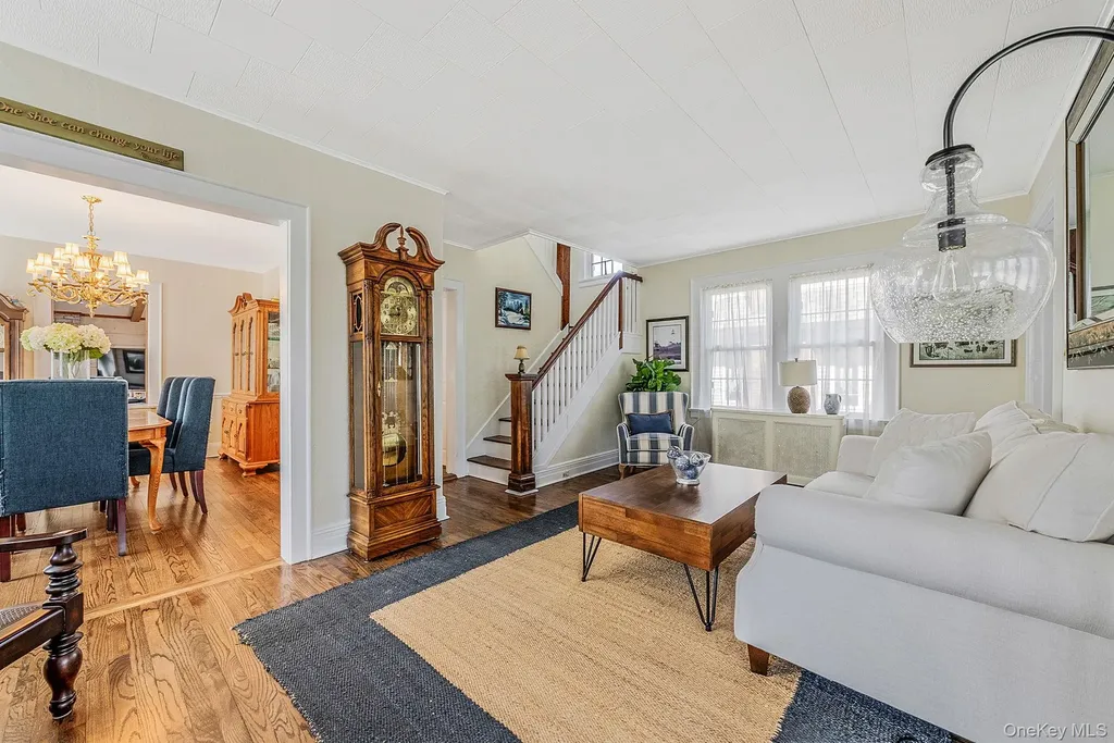33 Harding Avenue Lynbrook NY 11563