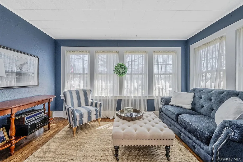 33 Harding Avenue Lynbrook NY 11563