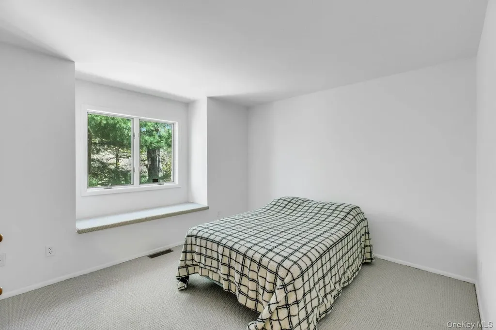 3 Quail Run Hampton Bays NY 11946