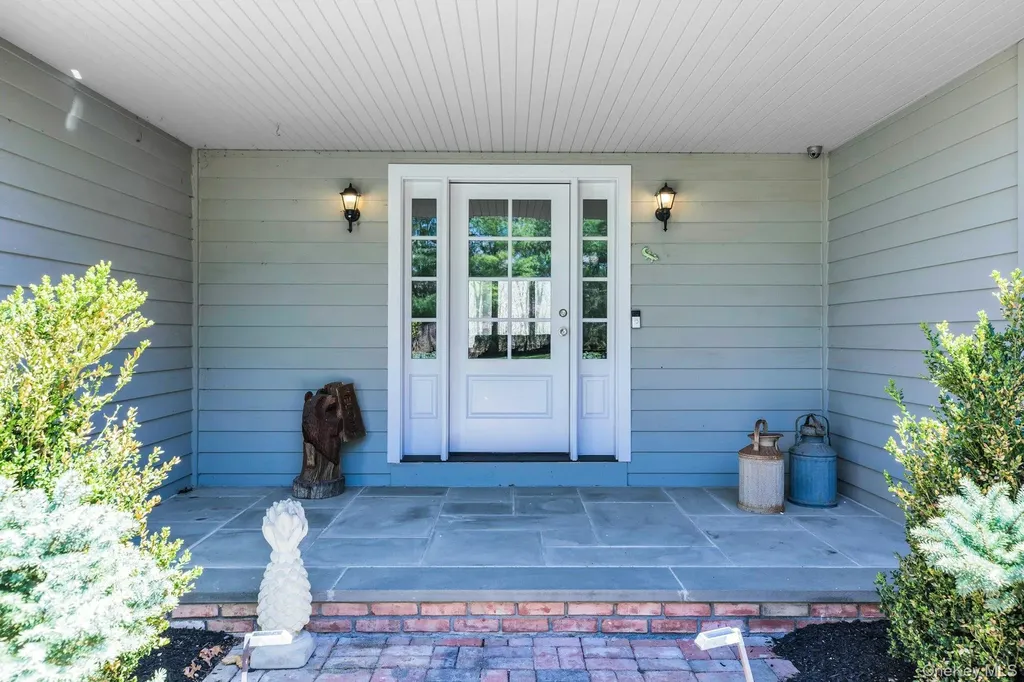 3 Quail Run Hampton Bays NY 11946