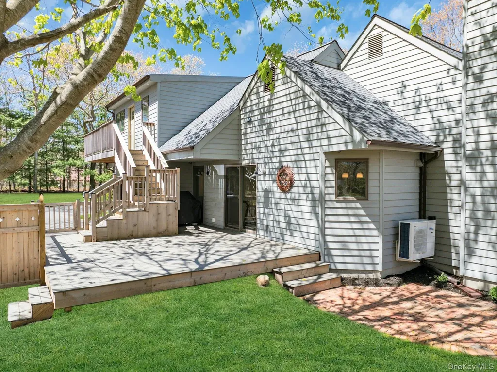 3 Quail Run Hampton Bays NY 11946