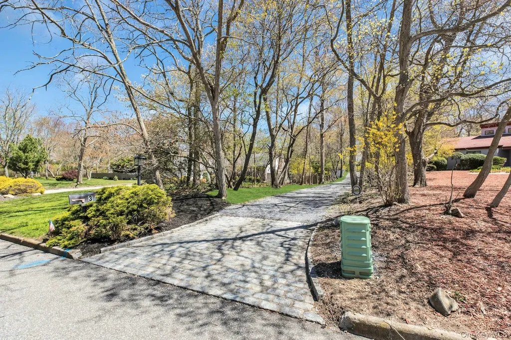 3 Quail Run Hampton Bays NY 11946