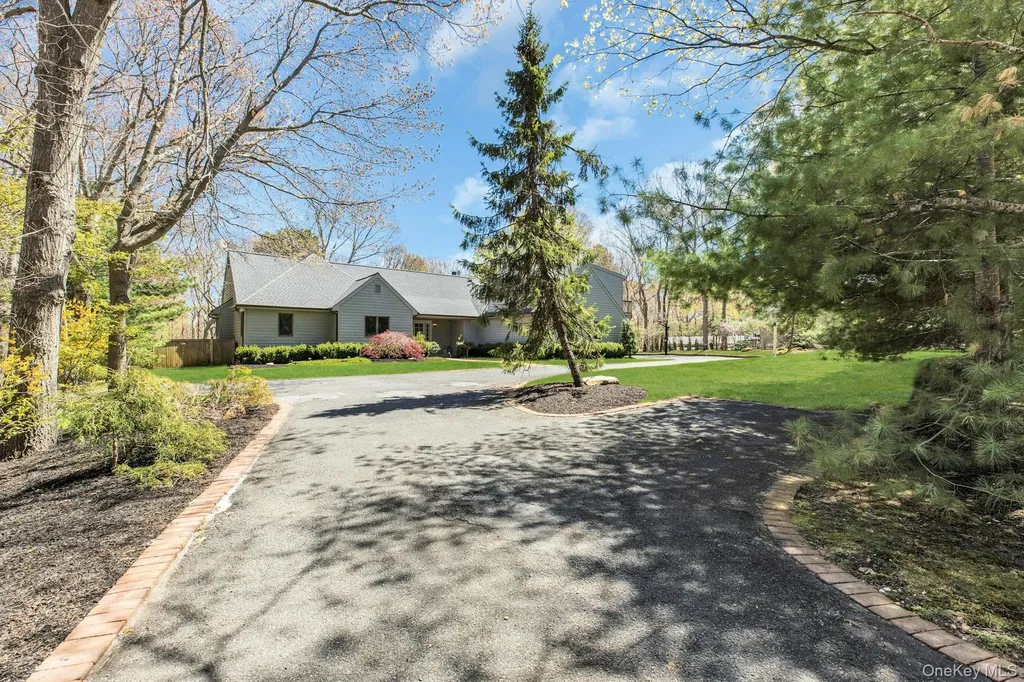 3 Quail Run Hampton Bays NY 11946