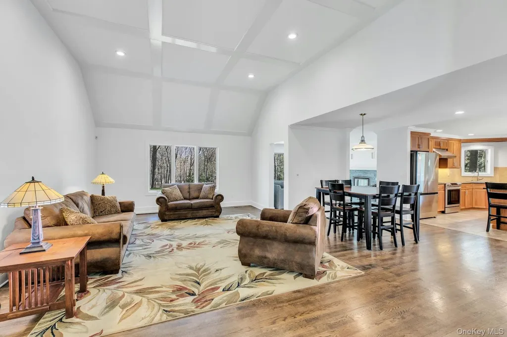 3 Quail Run Hampton Bays NY 11946