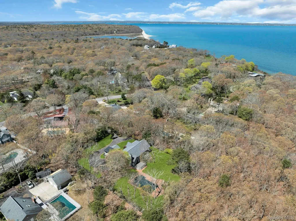 3 Quail Run Hampton Bays NY 11946