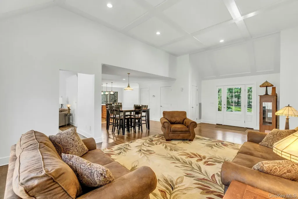 3 Quail Run Hampton Bays NY 11946