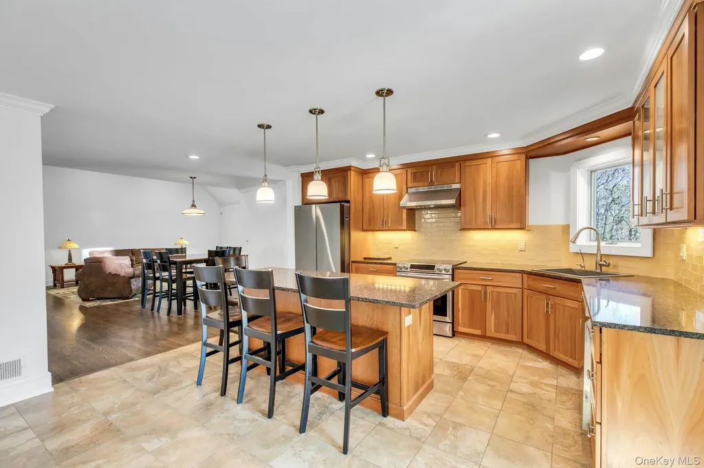 3 Quail Run Hampton Bays NY 11946