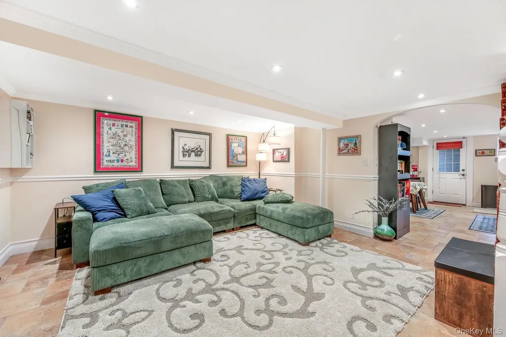 1918 Ditmars Boulevard Astoria NY 11105