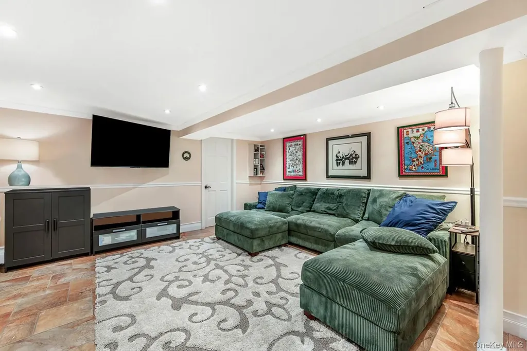 1918 Ditmars Boulevard Astoria NY 11105