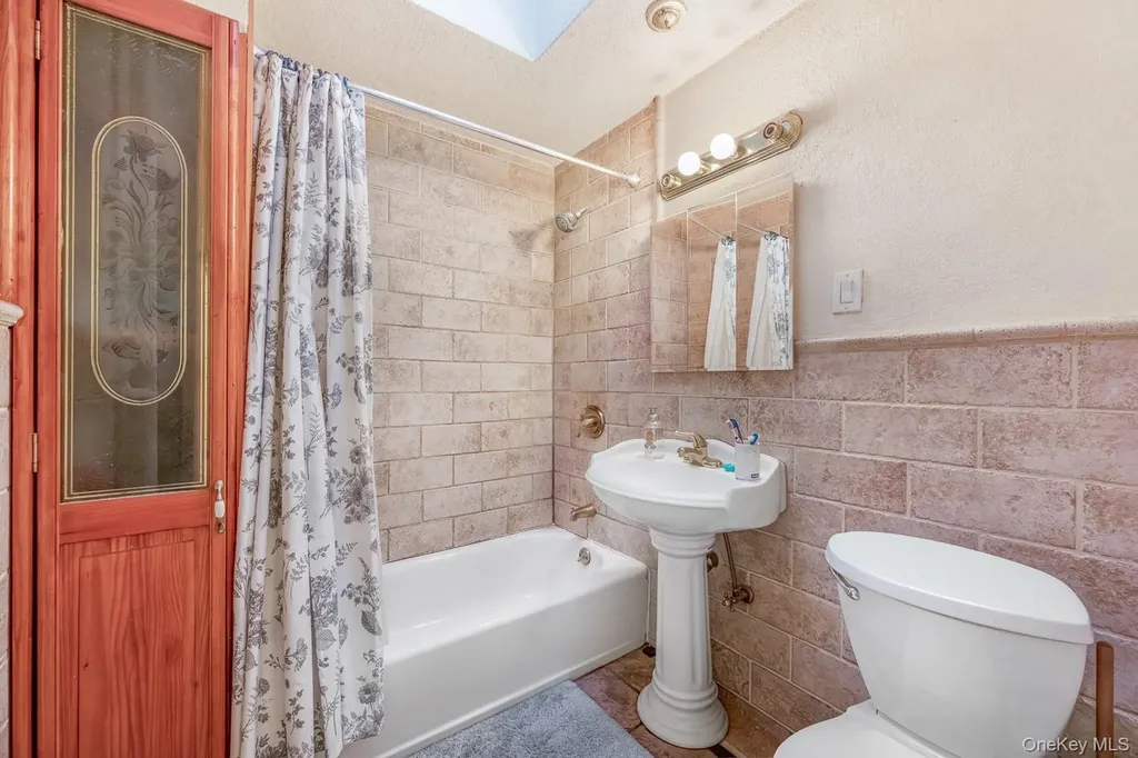 1918 Ditmars Boulevard Astoria NY 11105