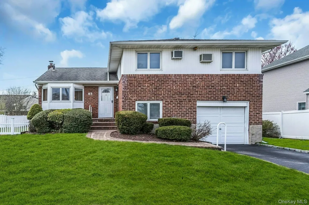 85 Audrey Avenue Plainview NY 11803