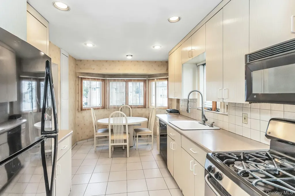 85 Audrey Avenue Plainview NY 11803