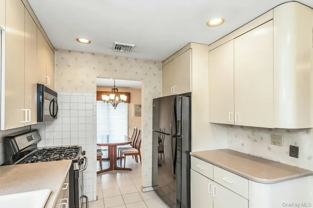 85 Audrey Avenue Plainview NY 11803