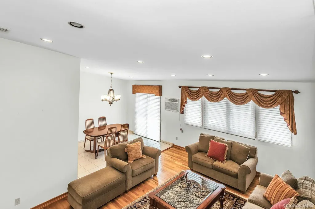 85 Audrey Avenue Plainview NY 11803