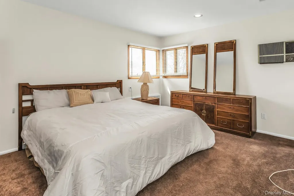 85 Audrey Avenue Plainview NY 11803