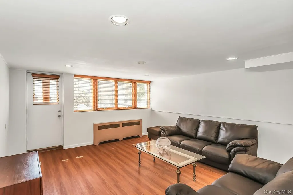 85 Audrey Avenue Plainview NY 11803