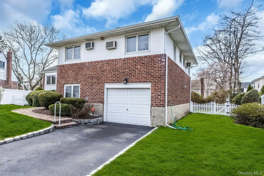 85 Audrey Avenue Plainview NY 11803