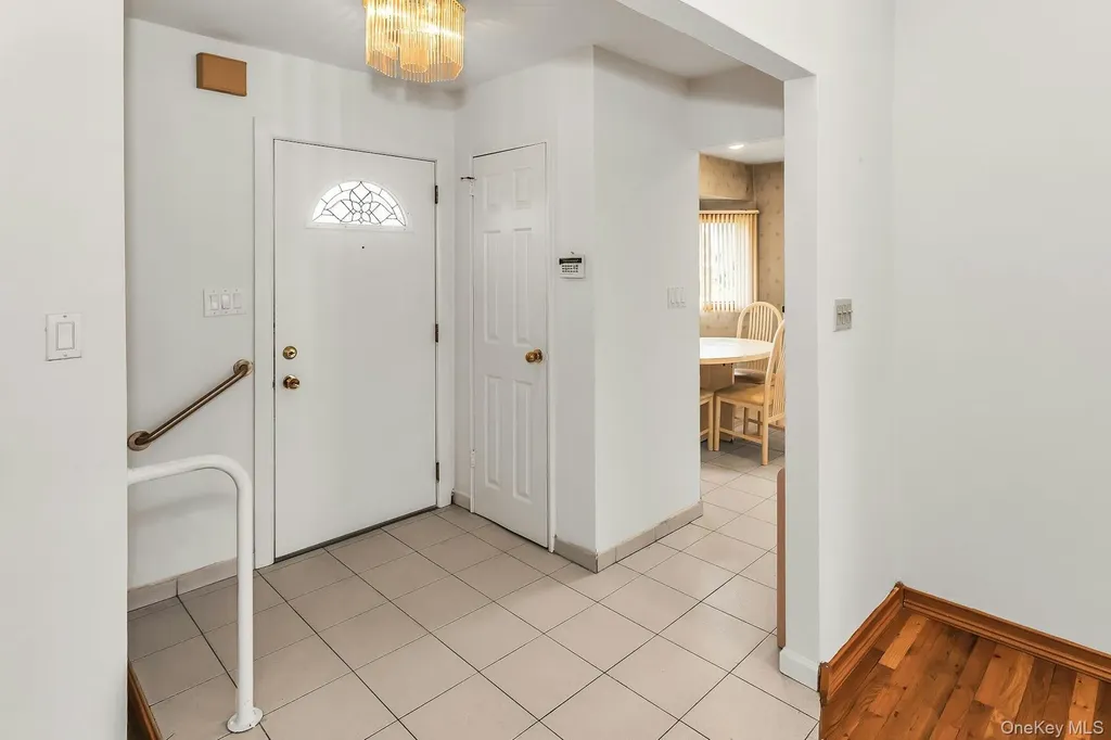 85 Audrey Avenue Plainview NY 11803