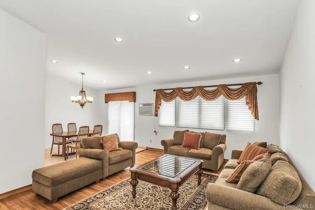 85 Audrey Avenue Plainview NY 11803