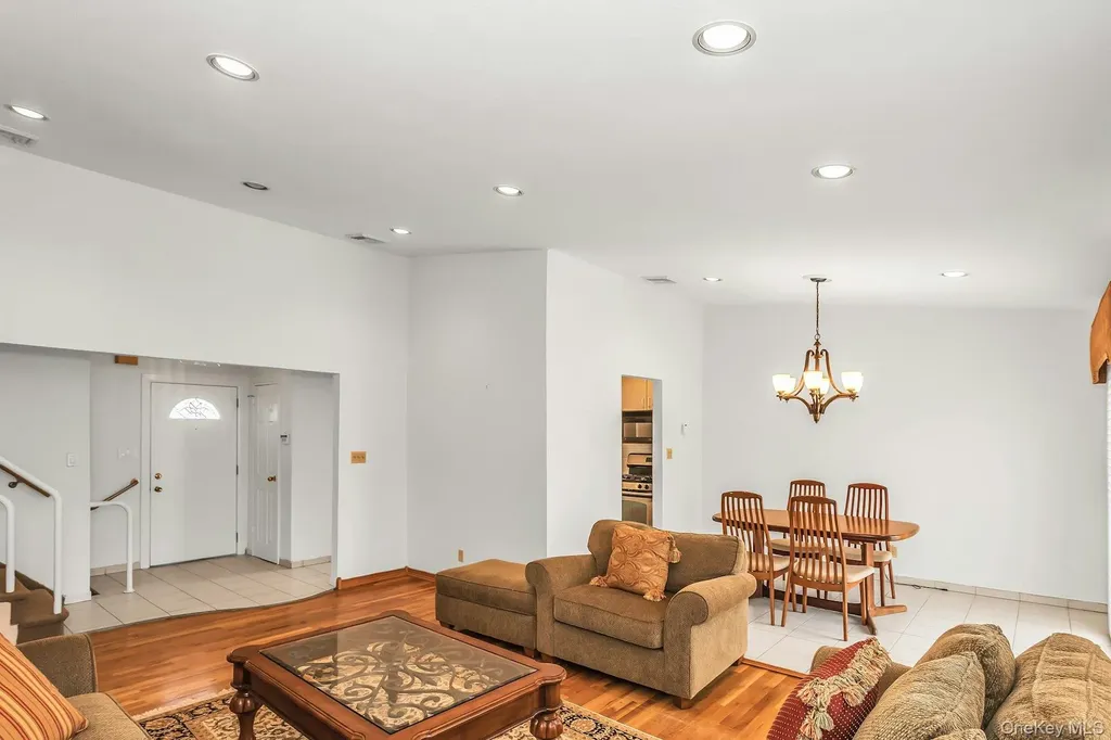 85 Audrey Avenue Plainview NY 11803