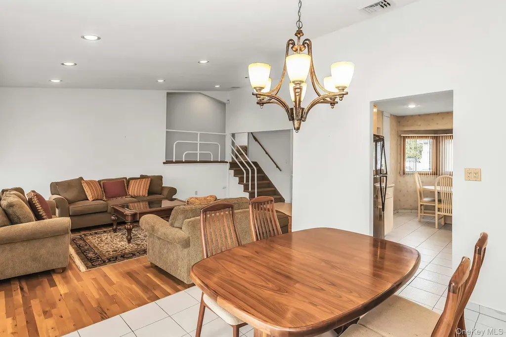 85 Audrey Avenue Plainview NY 11803